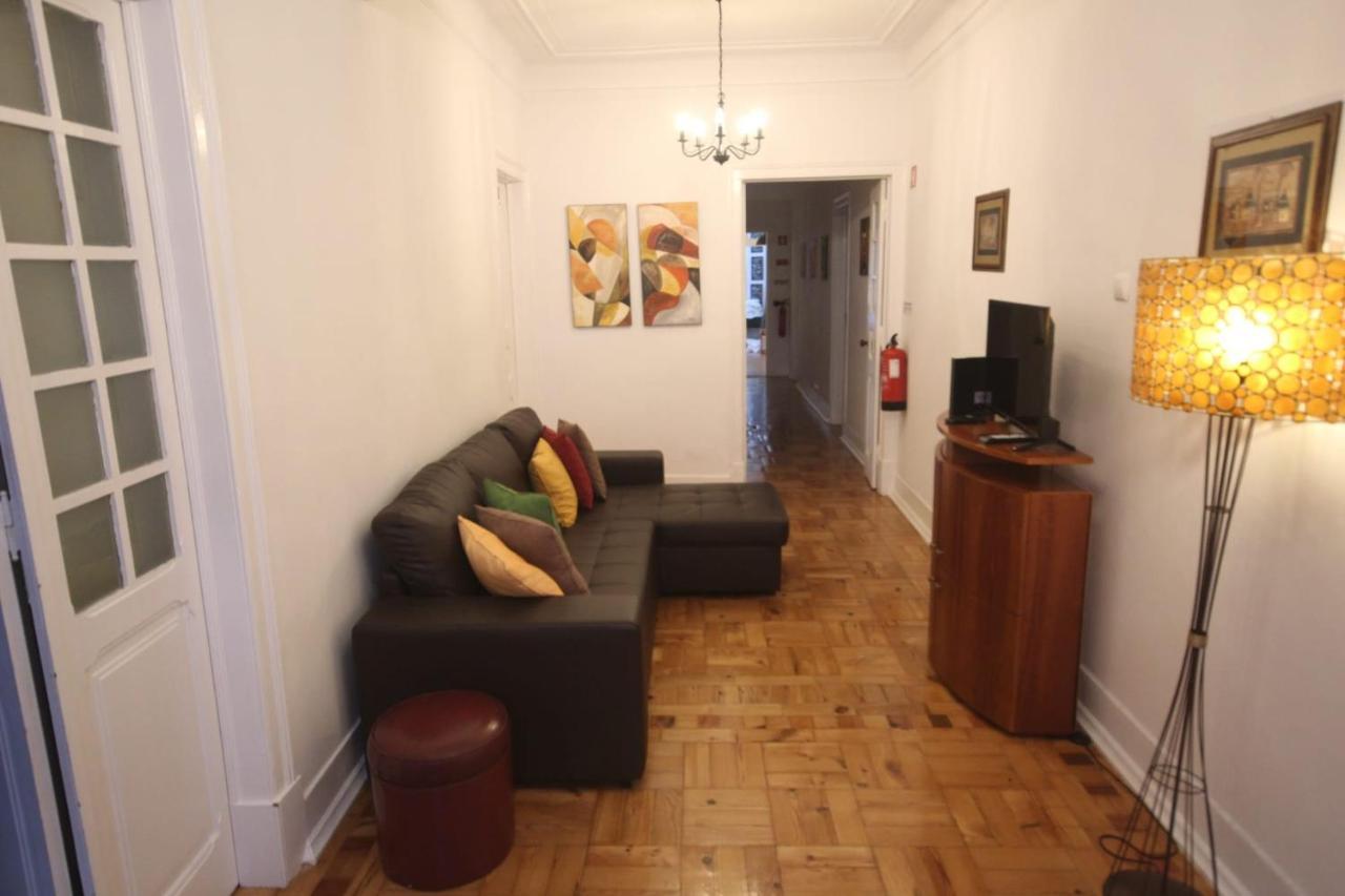 Ocean M1 R4 - Large Double Room With Shared Bathroom In City Center 리스본 외부 사진