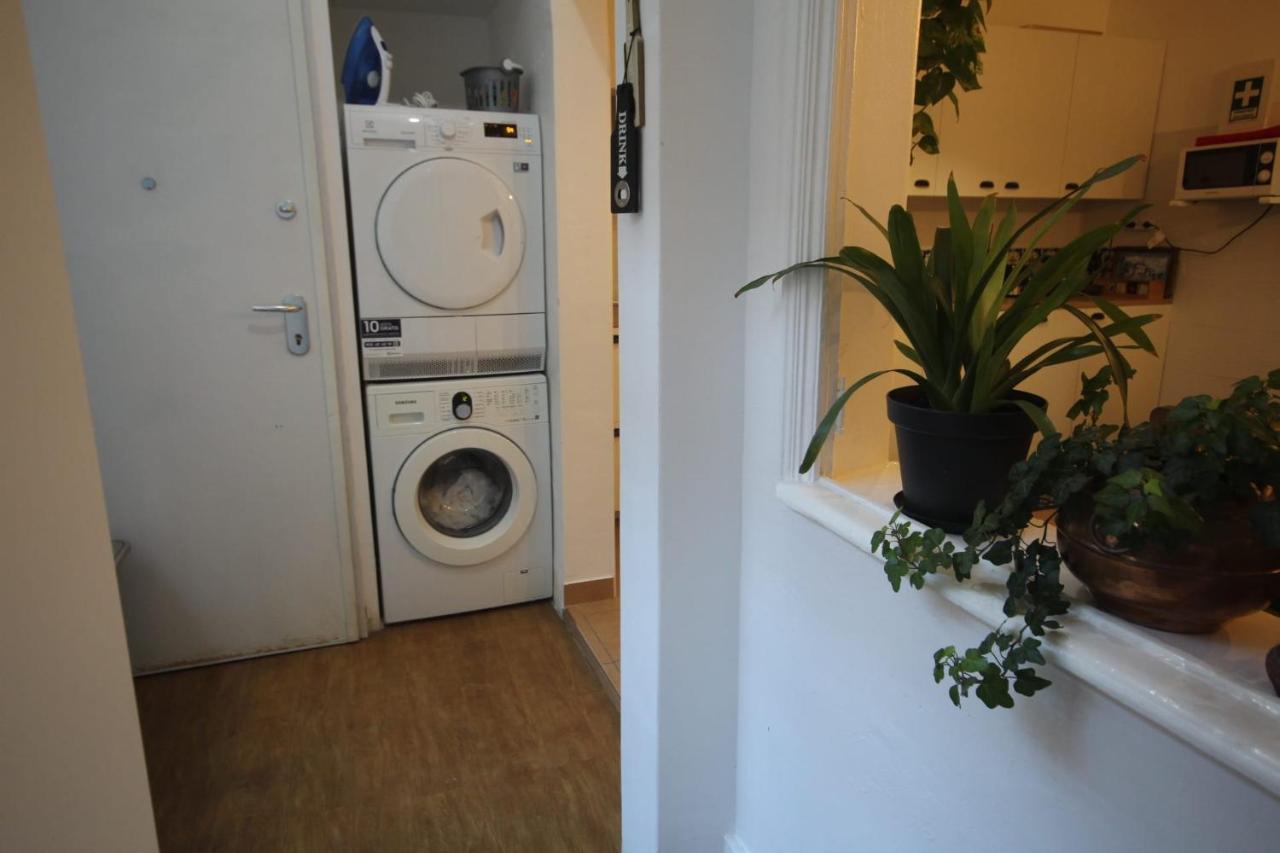 Ocean M1 R4 - Large Double Room With Shared Bathroom In City Center 리스본 외부 사진