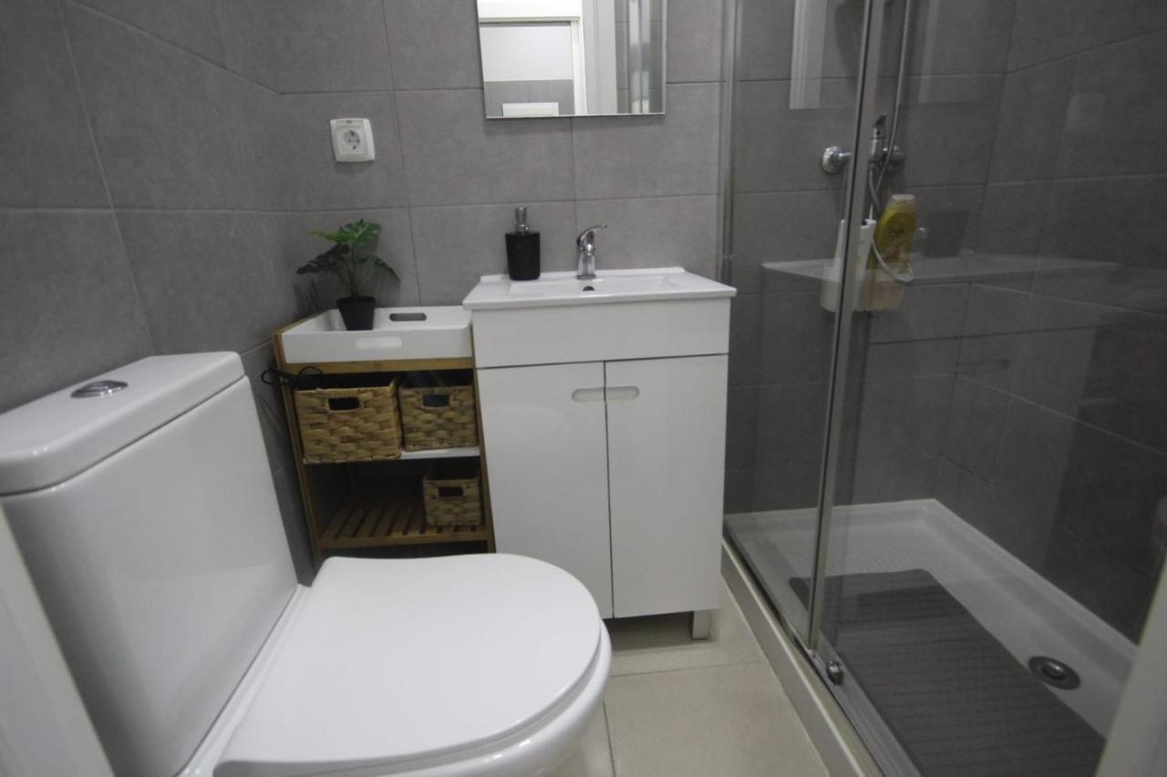 Ocean M1 R4 - Large Double Room With Shared Bathroom In City Center 리스본 외부 사진