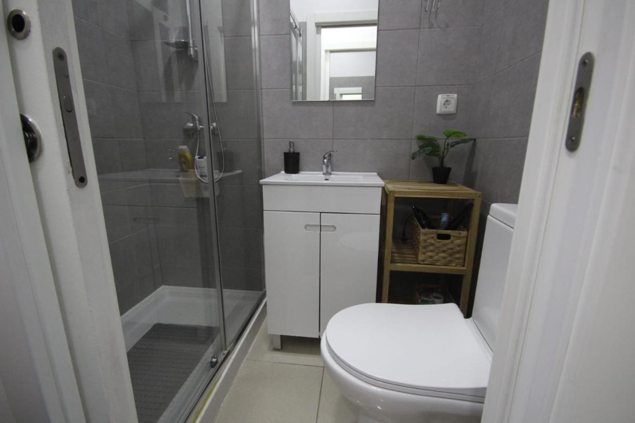 Ocean M1 R4 - Large Double Room With Shared Bathroom In City Center 리스본 외부 사진